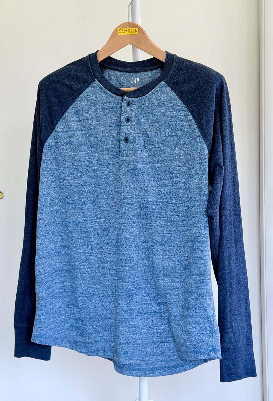 Gap Men's Long Sleeve Raglan Henley Shirt Large